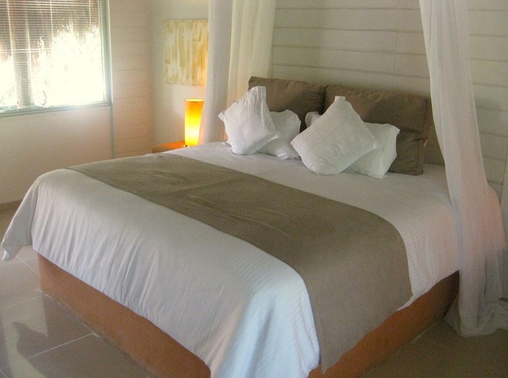 Magic Blue Spa Boutique Hotel Adults Only بلايا ديل كارمن المظهر الخارجي الصورة A bed with a bed runner