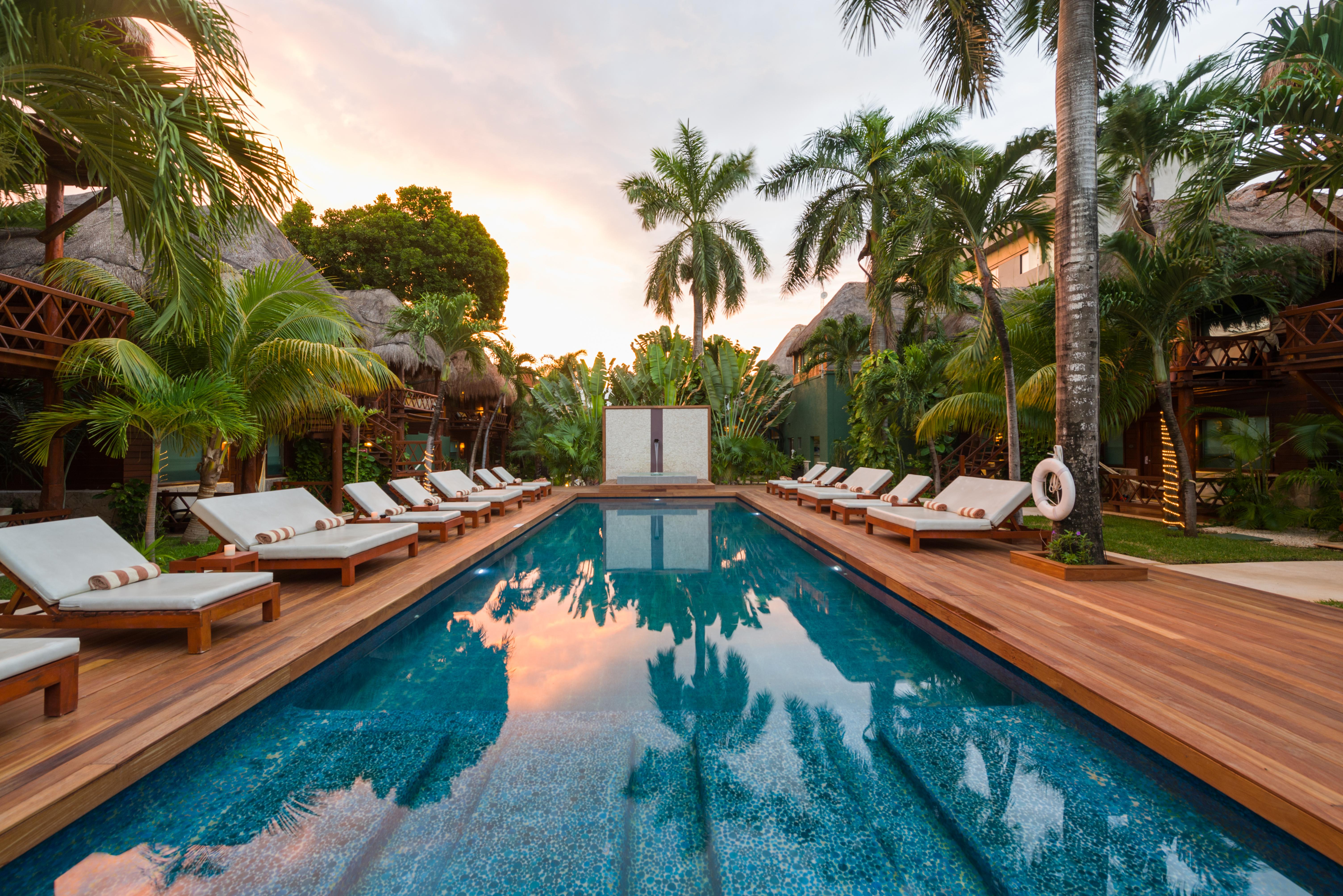 Magic Blue Spa Boutique Hotel Adults Only بلايا ديل كارمن المظهر الخارجي الصورة The swimming pool at the hotel