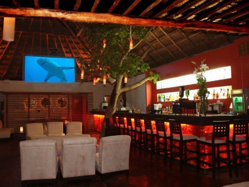 Magic Blue Spa Boutique Hotel Adults Only بلايا ديل كارمن المظهر الخارجي الصورة The bar at the lobby of the resort