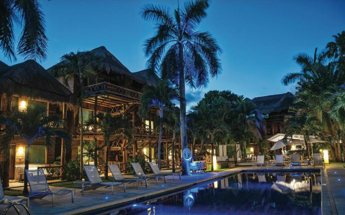 Magic Blue Spa Boutique Hotel Adults Only بلايا ديل كارمن المظهر الخارجي الصورة The resort at night