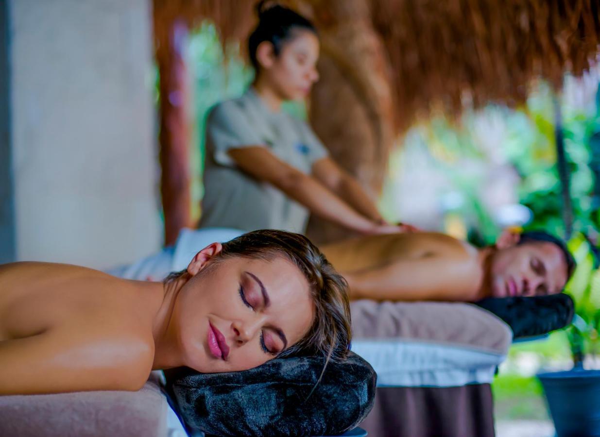 Magic Blue Spa Boutique Hotel Adults Only بلايا ديل كارمن المظهر الخارجي الصورة Massage at a spa