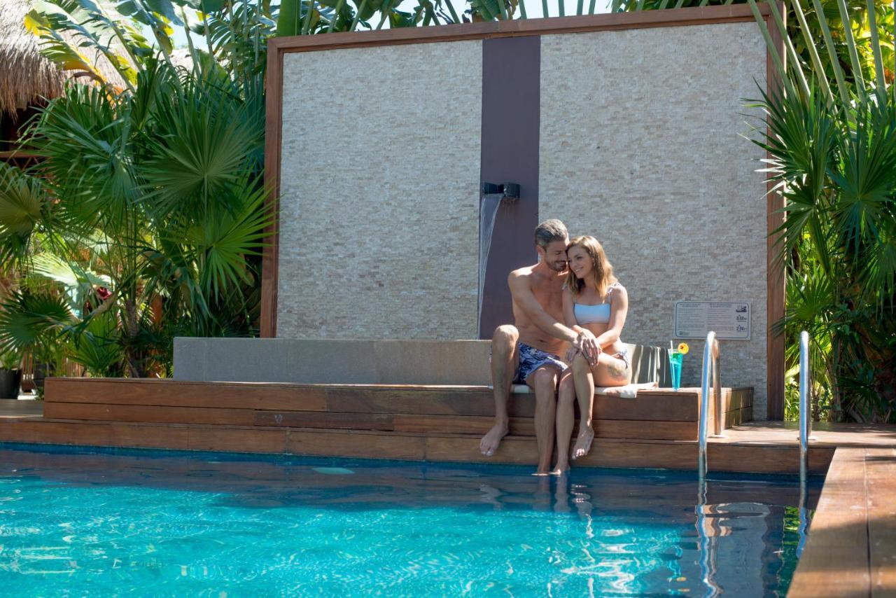 Magic Blue Spa Boutique Hotel Adults Only بلايا ديل كارمن المظهر الخارجي الصورة Outdoor shower at a resort